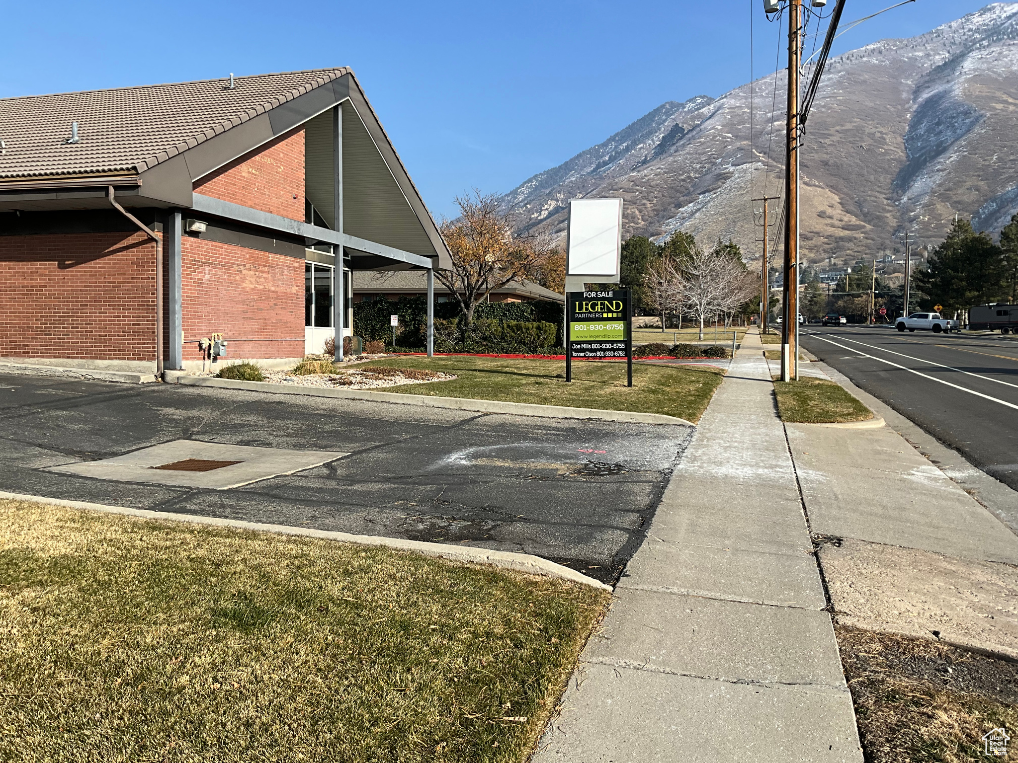 FORMER WELLS FARGO BANK BUILDING - Commercial Lease