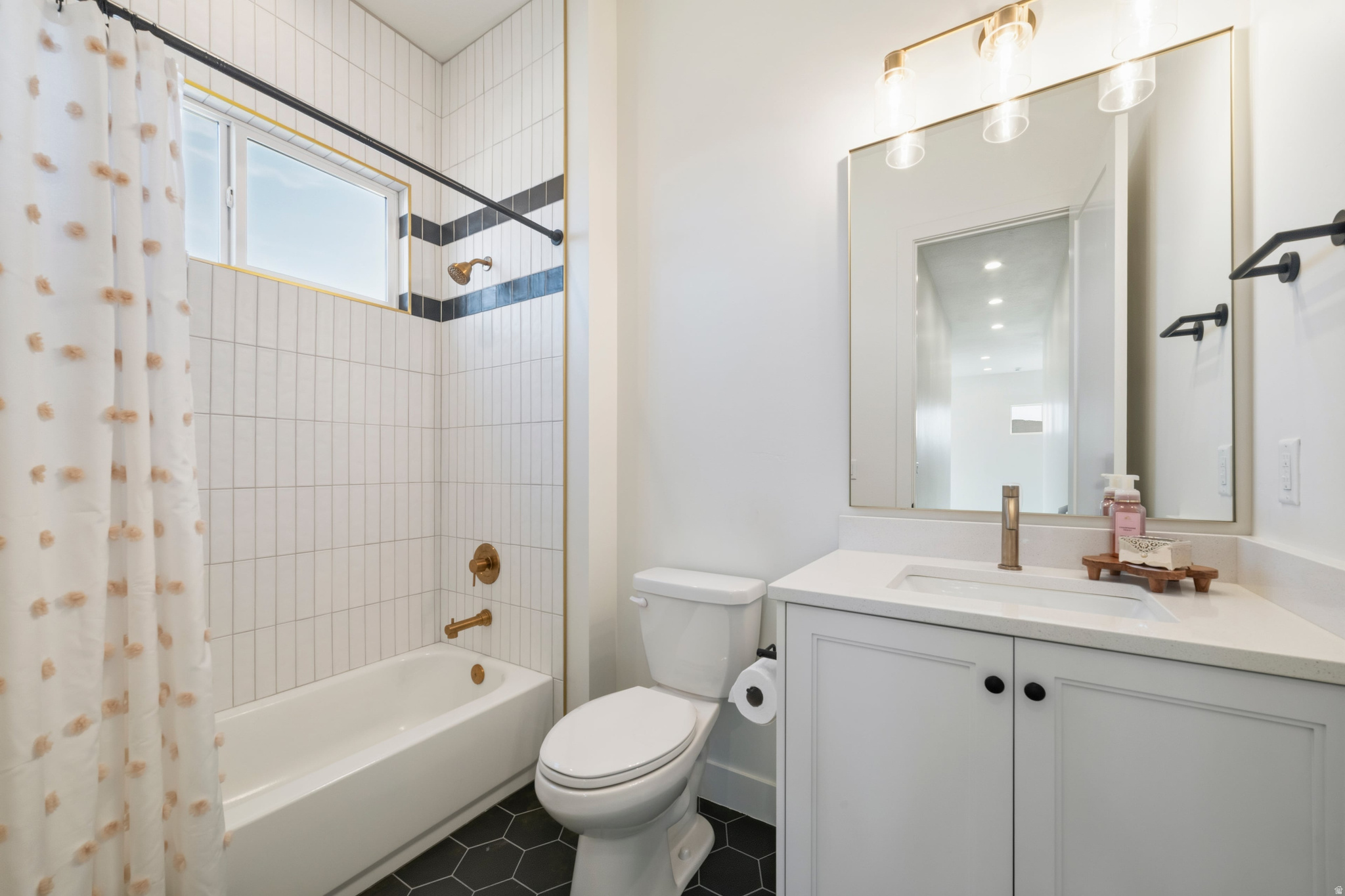 TEAKWOOD 6 - Residential