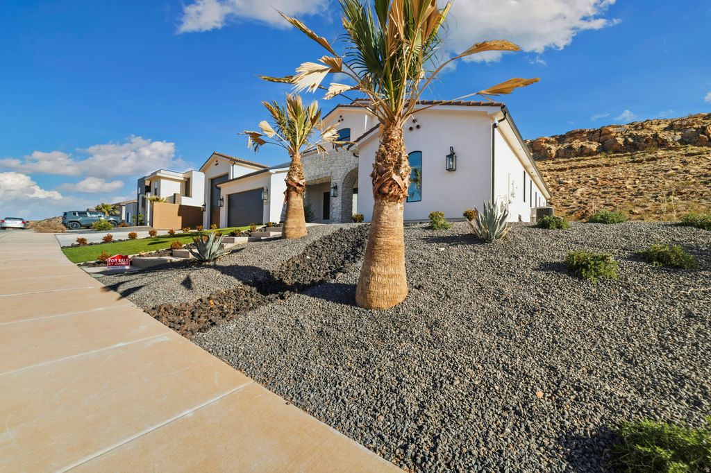 Photo of 3277 S WALNUT CANYON DR, Saint George, UT 84790 (MLS # 2134458)