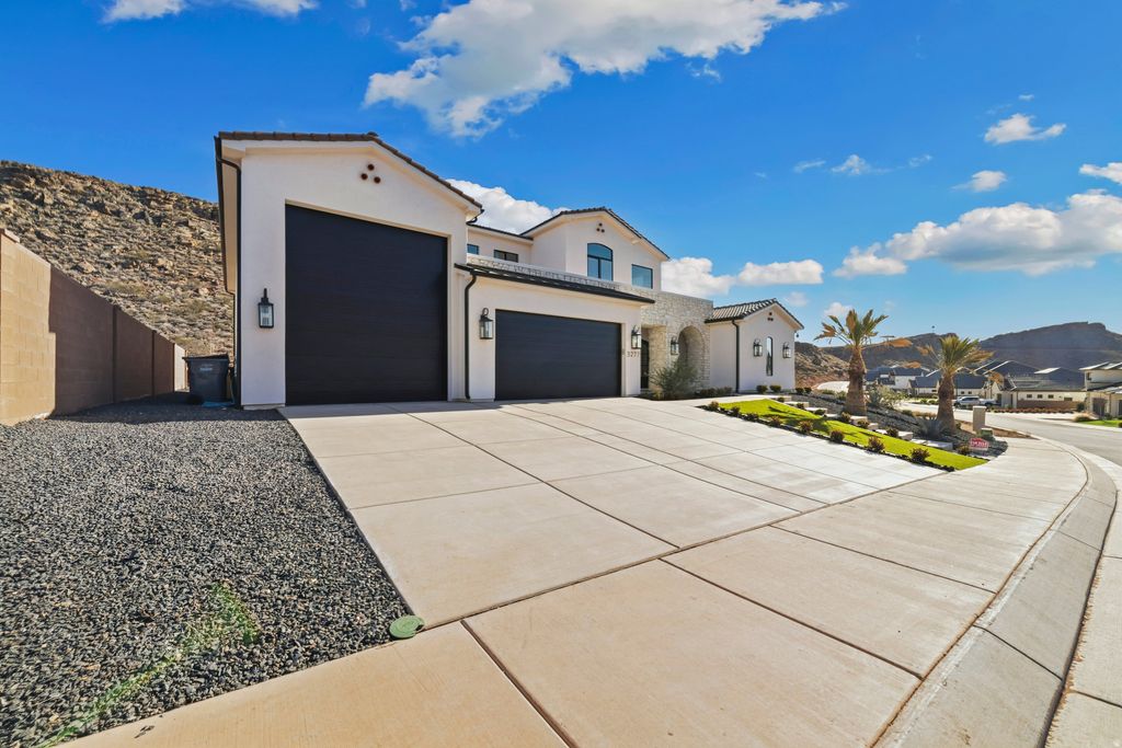 Photo of 3277 S WALNUT CANYON DR, Saint George, UT 84790 (MLS # 2134458)