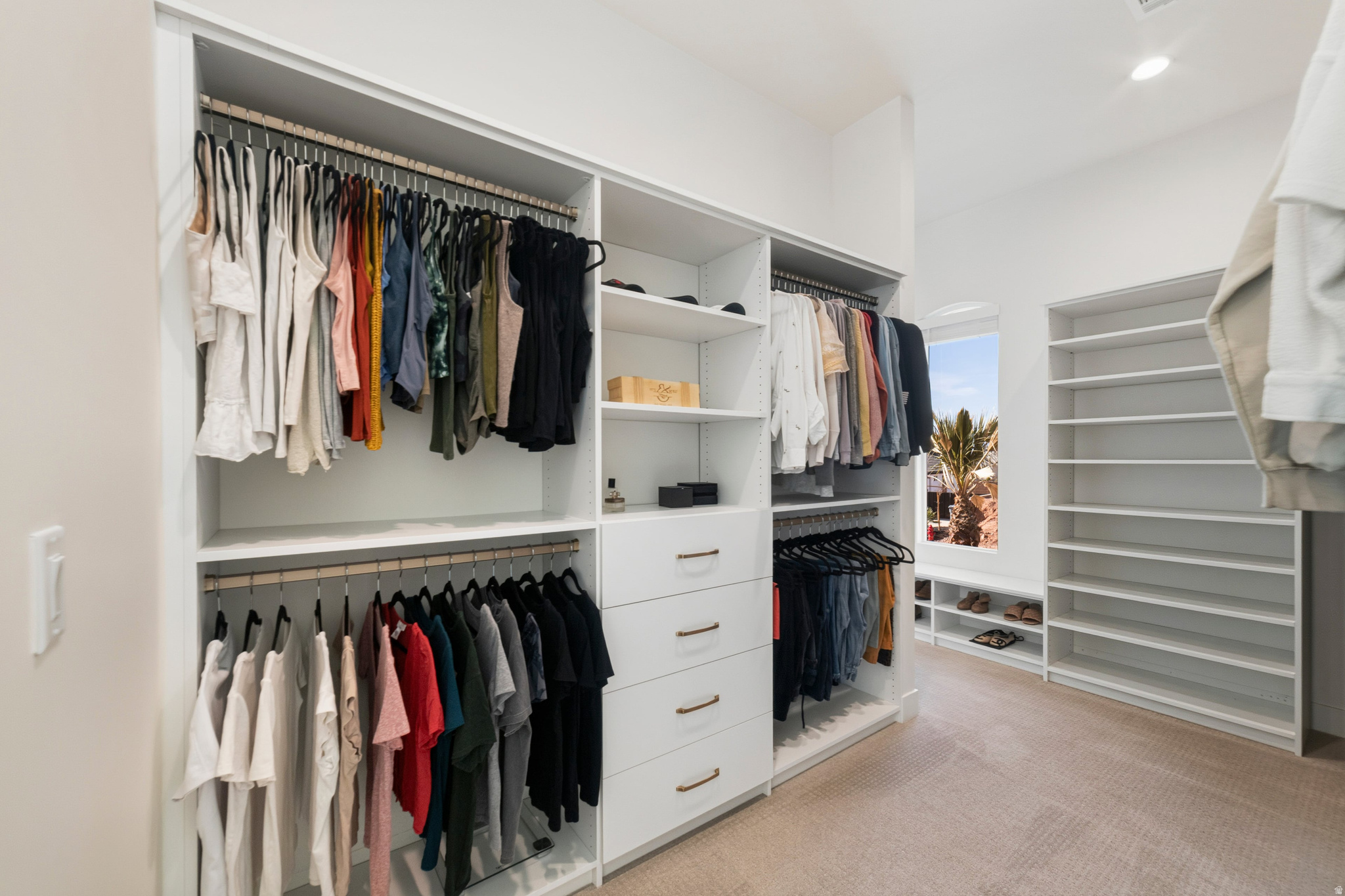 TEAKWOOD 6 - Residential