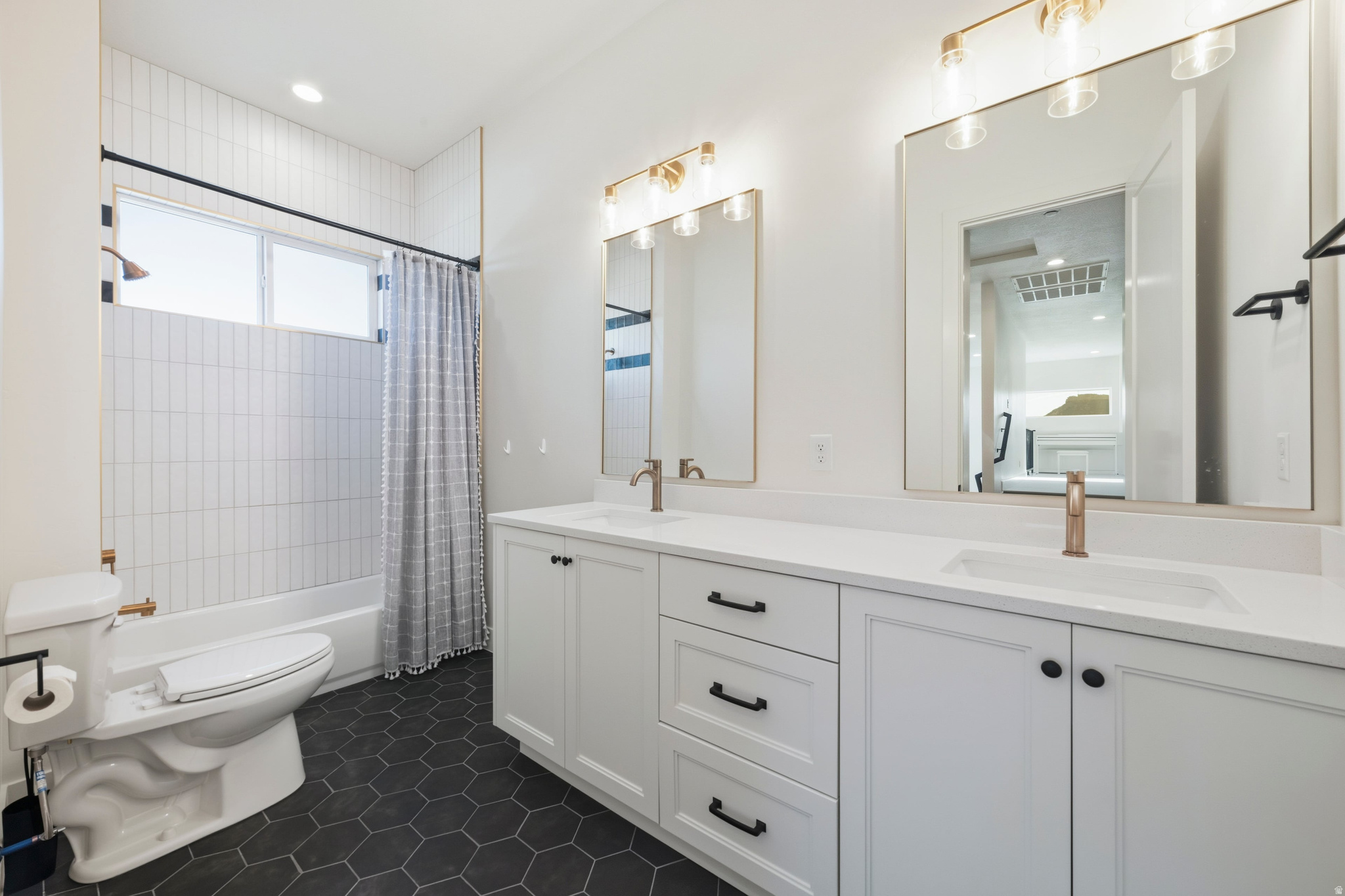 TEAKWOOD 6 - Residential