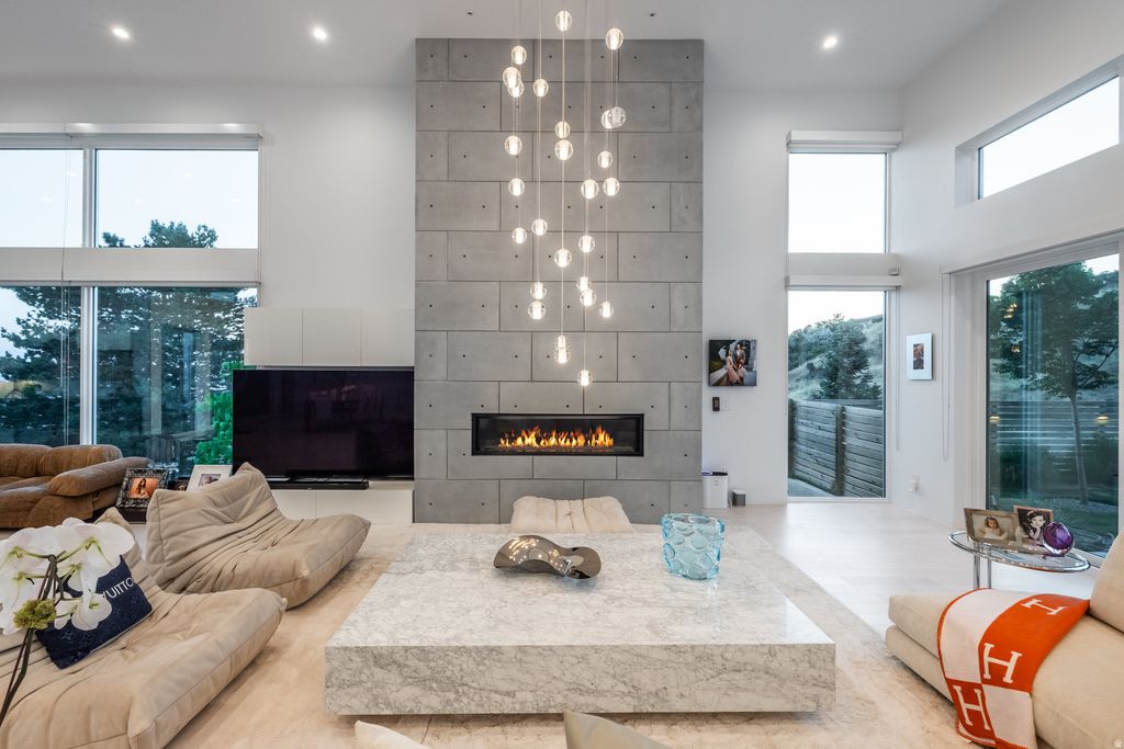 Photo of 405 N VIRGINIA ST, Salt Lake City, UT 84103 (MLS # 2133239)