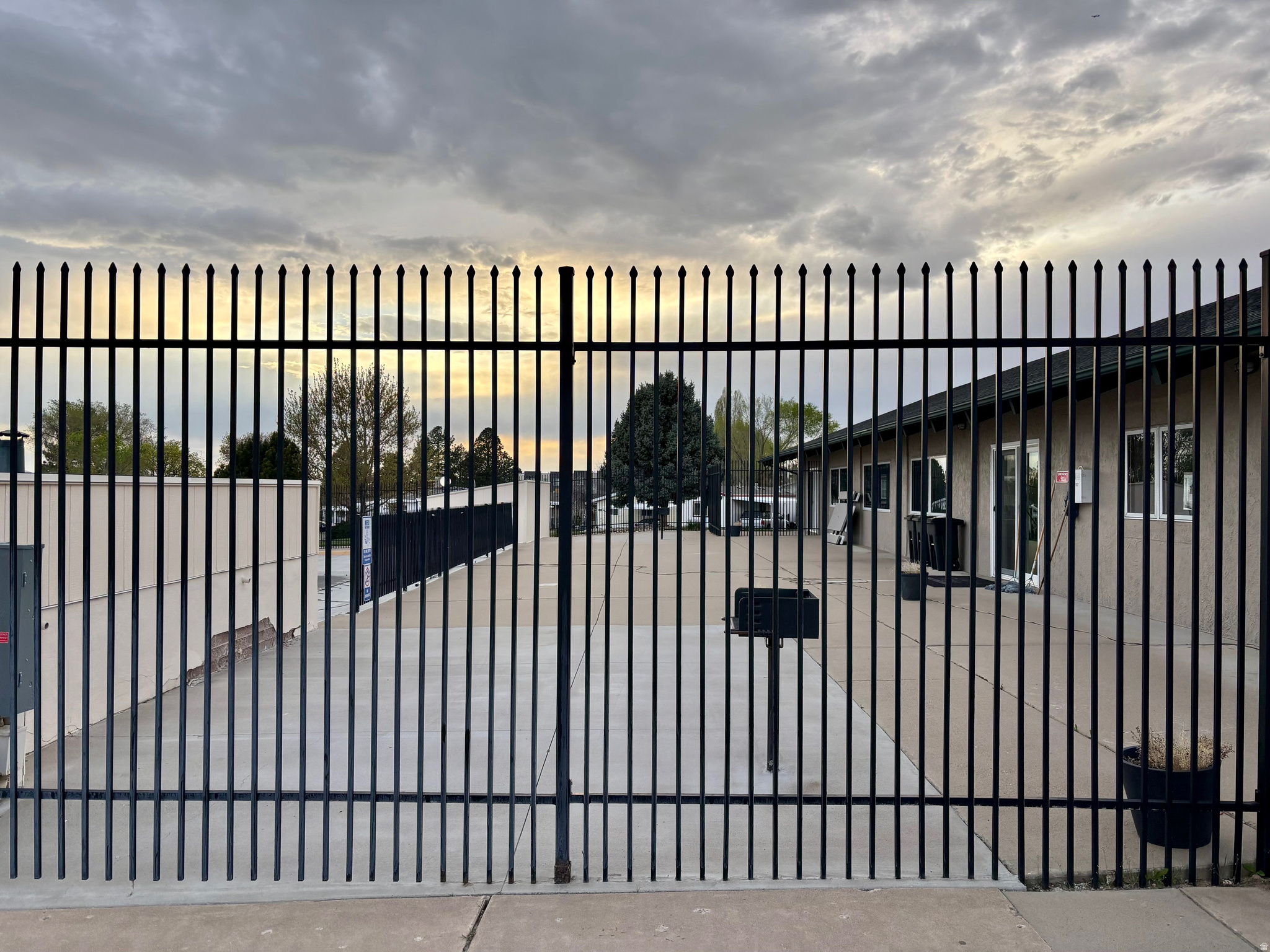 ROLLING HILLS ESTATES - Residential