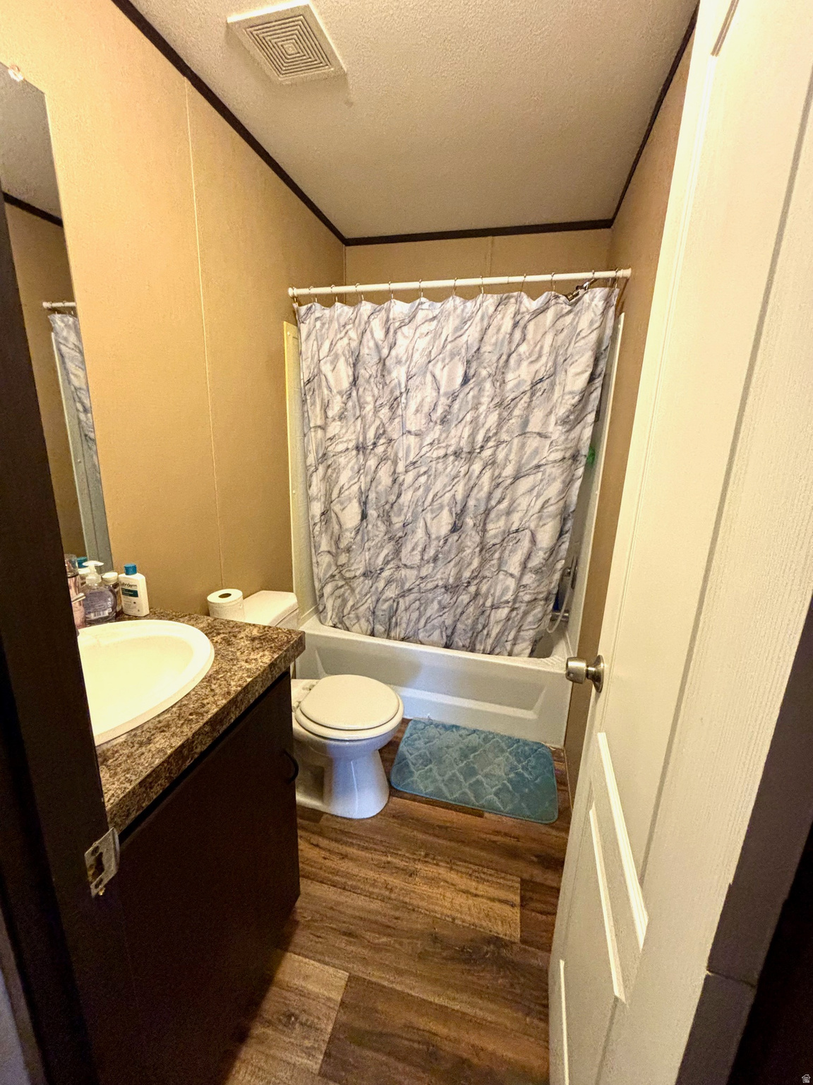 ROLLING HILLS ESTATES - Residential