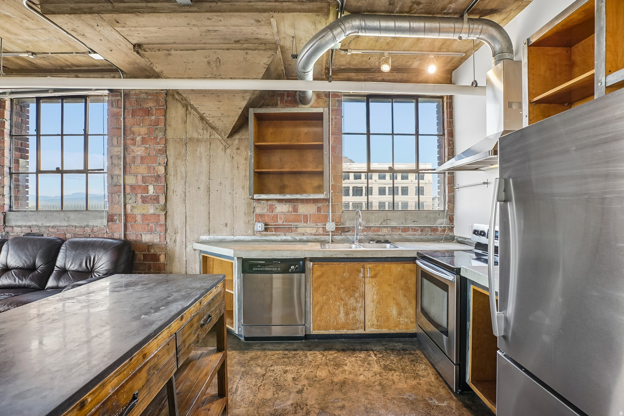 DAKOTA LOFTS - Residential