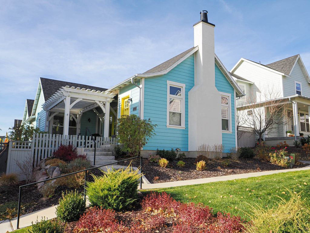 Photo of 10762 S BEACH COMBER WAY, South Jordan, UT 84009 (MLS # 2122941)