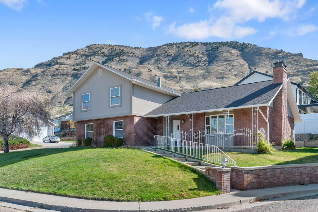 Photo of 226 N 1350 E, Pleasant Grove, UT 84062 (MLS # 2148799)
