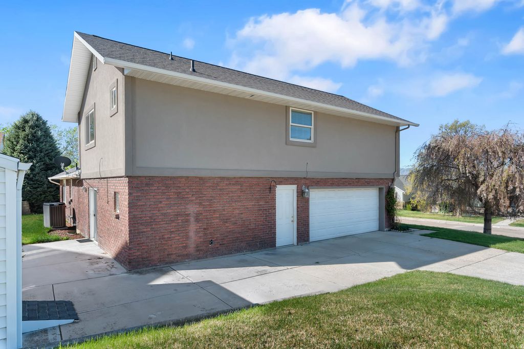 Photo of 226 N 1350 E, Pleasant Grove, UT 84062 (MLS # 2148799)