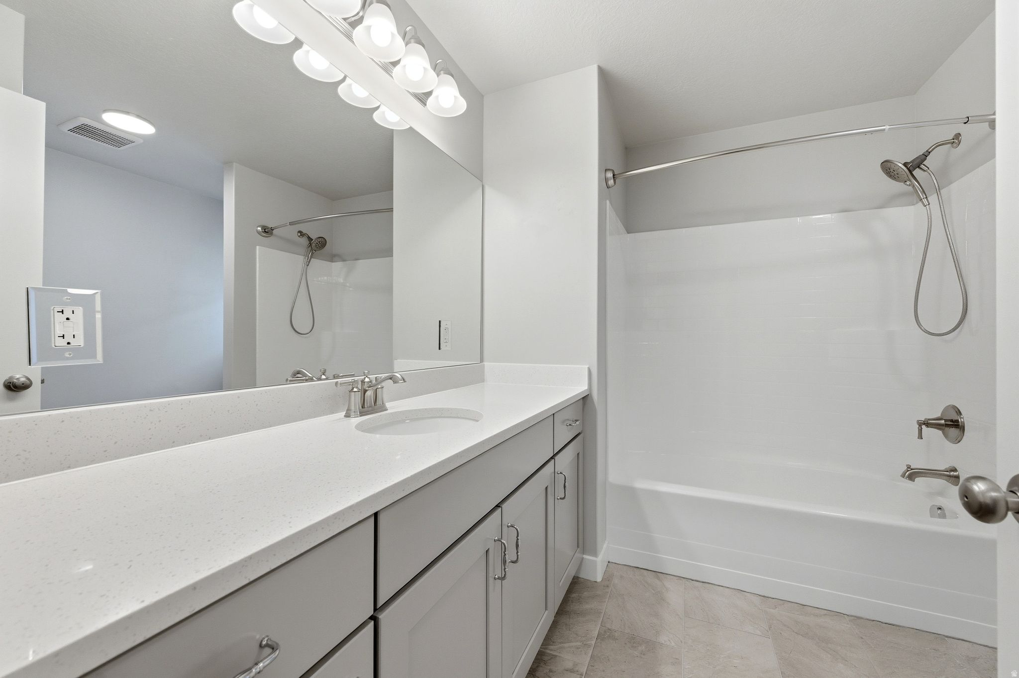 IVORY COTTAGE - Residential