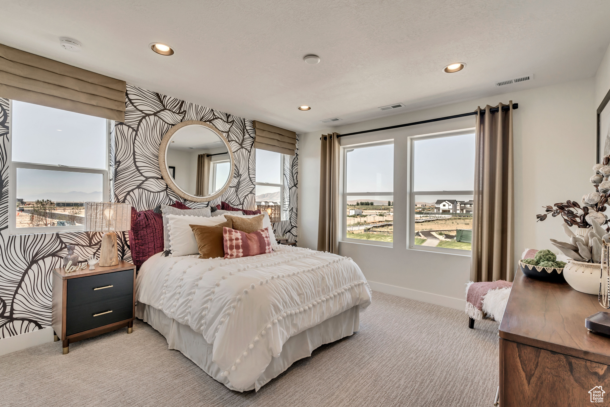 CREEKSIDE AT SHORELINE - Residential