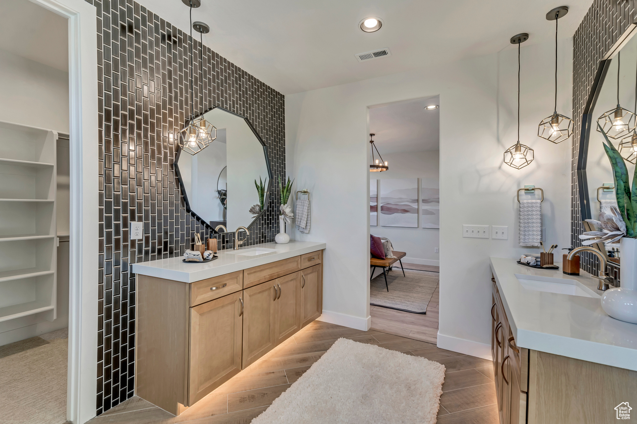 CREEKSIDE AT SHORELINE - Residential