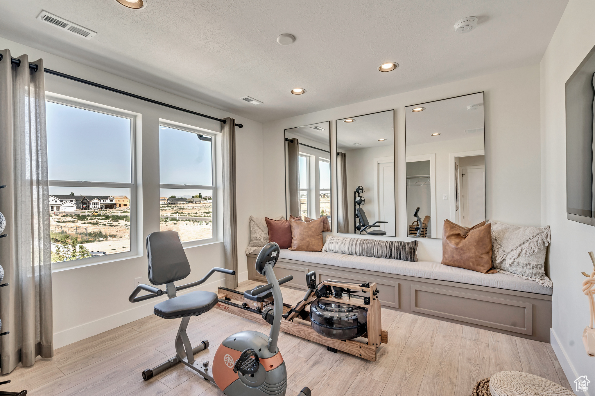 CREEKSIDE AT SHORELINE - Residential