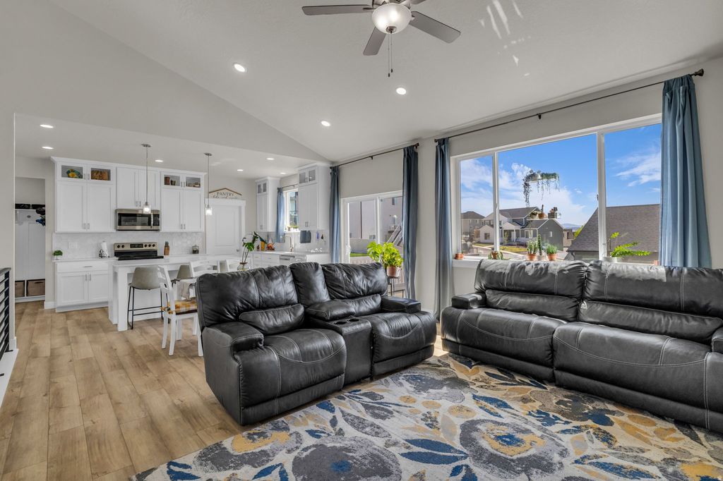 Photo of 1292 S 500 E, Payson, UT 84651 (MLS # 2157147)