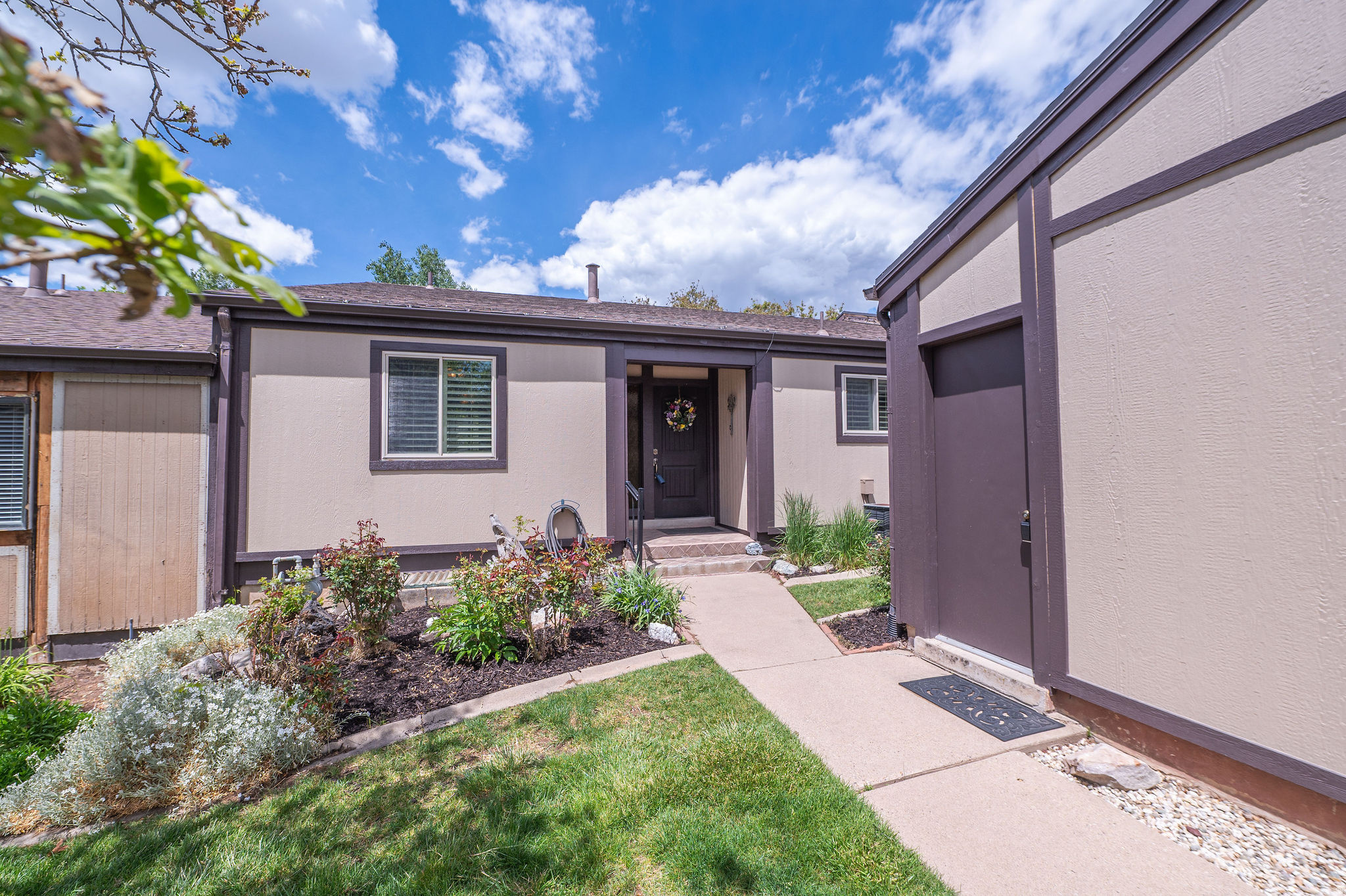 COUNTRY OAKS - Residential