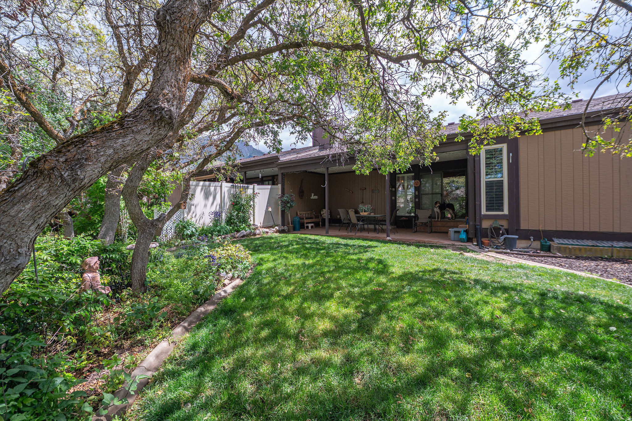 COUNTRY OAKS - Residential