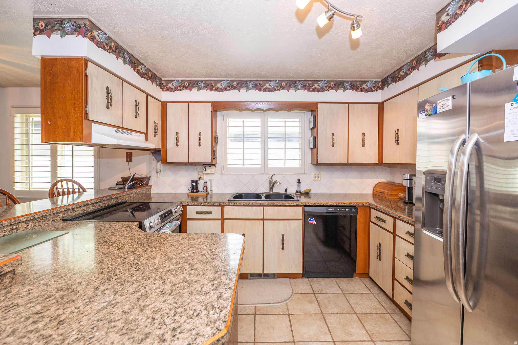 COUNTRY OAKS - Residential