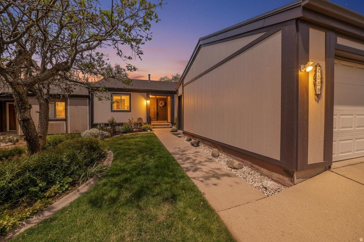 COUNTRY OAKS - Residential