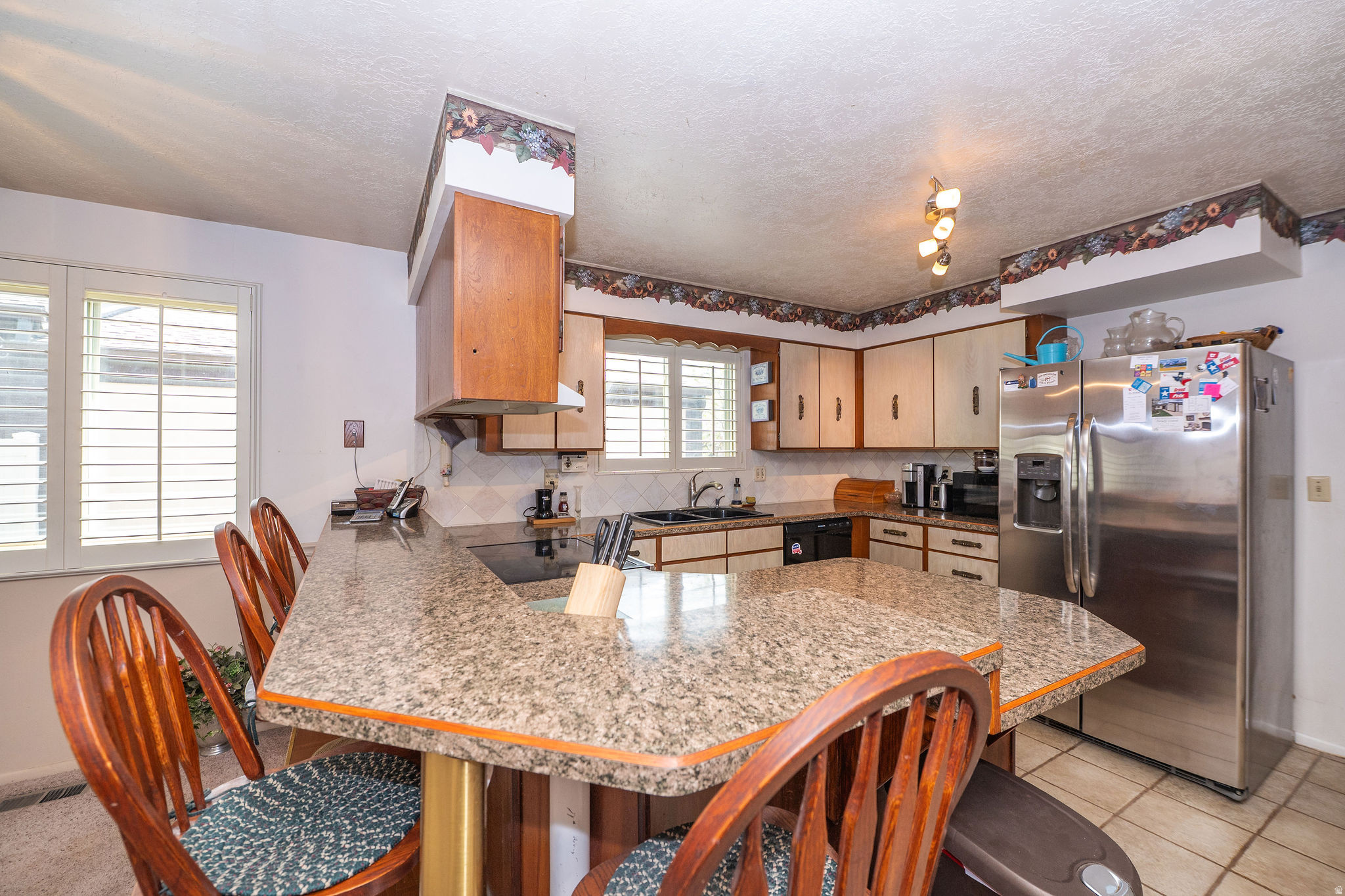 COUNTRY OAKS - Residential