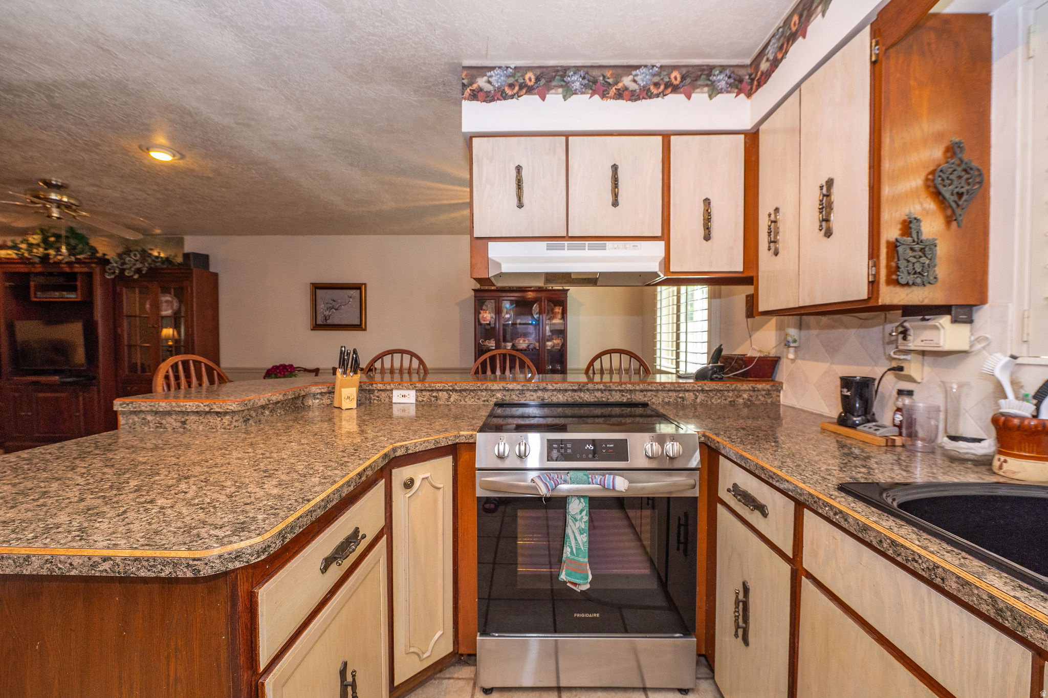 COUNTRY OAKS - Residential