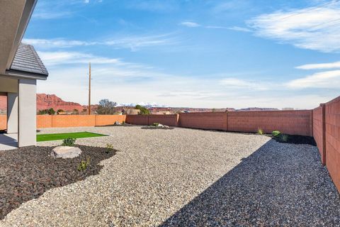 Tiny photo for 915 S 170 E, Ivins, UT 84738 (MLS # 2139182)