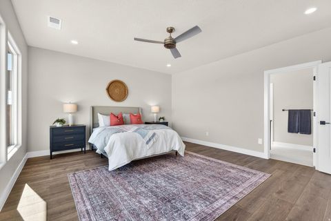 Tiny photo for 915 S 170 E, Ivins, UT 84738 (MLS # 2139182)