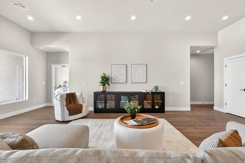 Tiny photo for 915 S 170 E, Ivins, UT 84738 (MLS # 2139182)