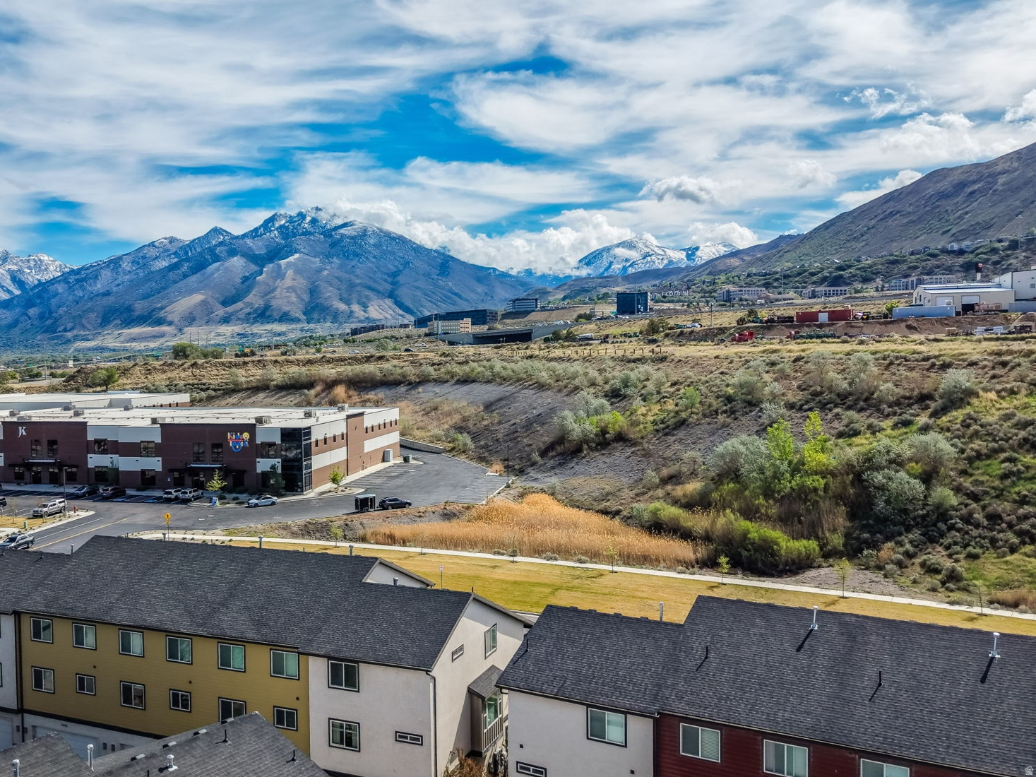 MARKETPLACE IN INDEN - Residential