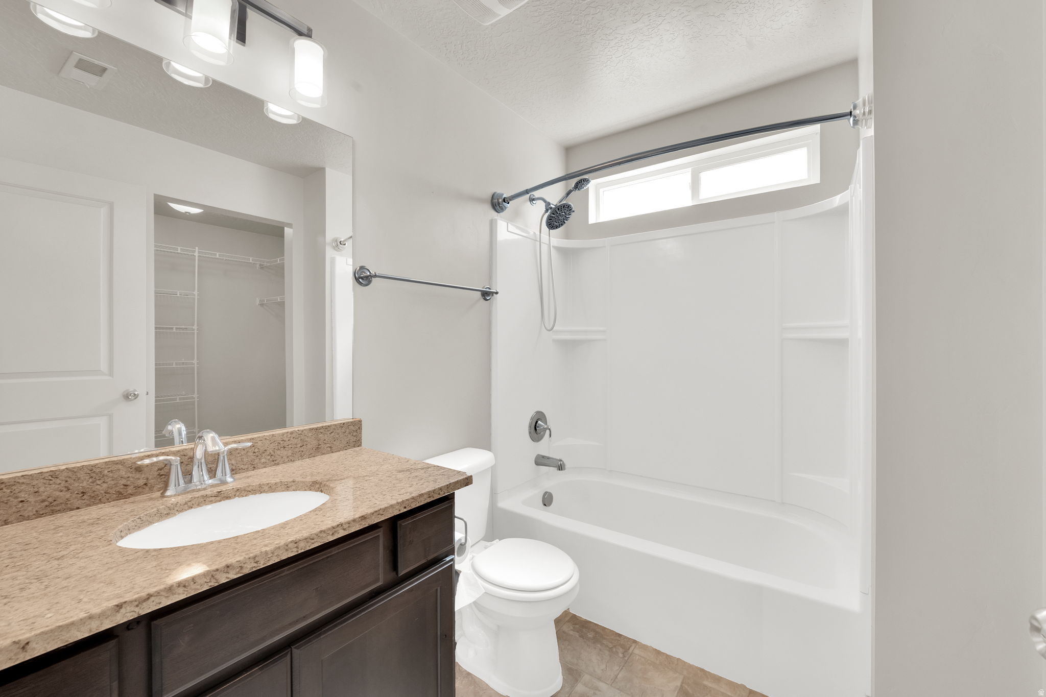 MARKETPLACE IN INDEN - Residential