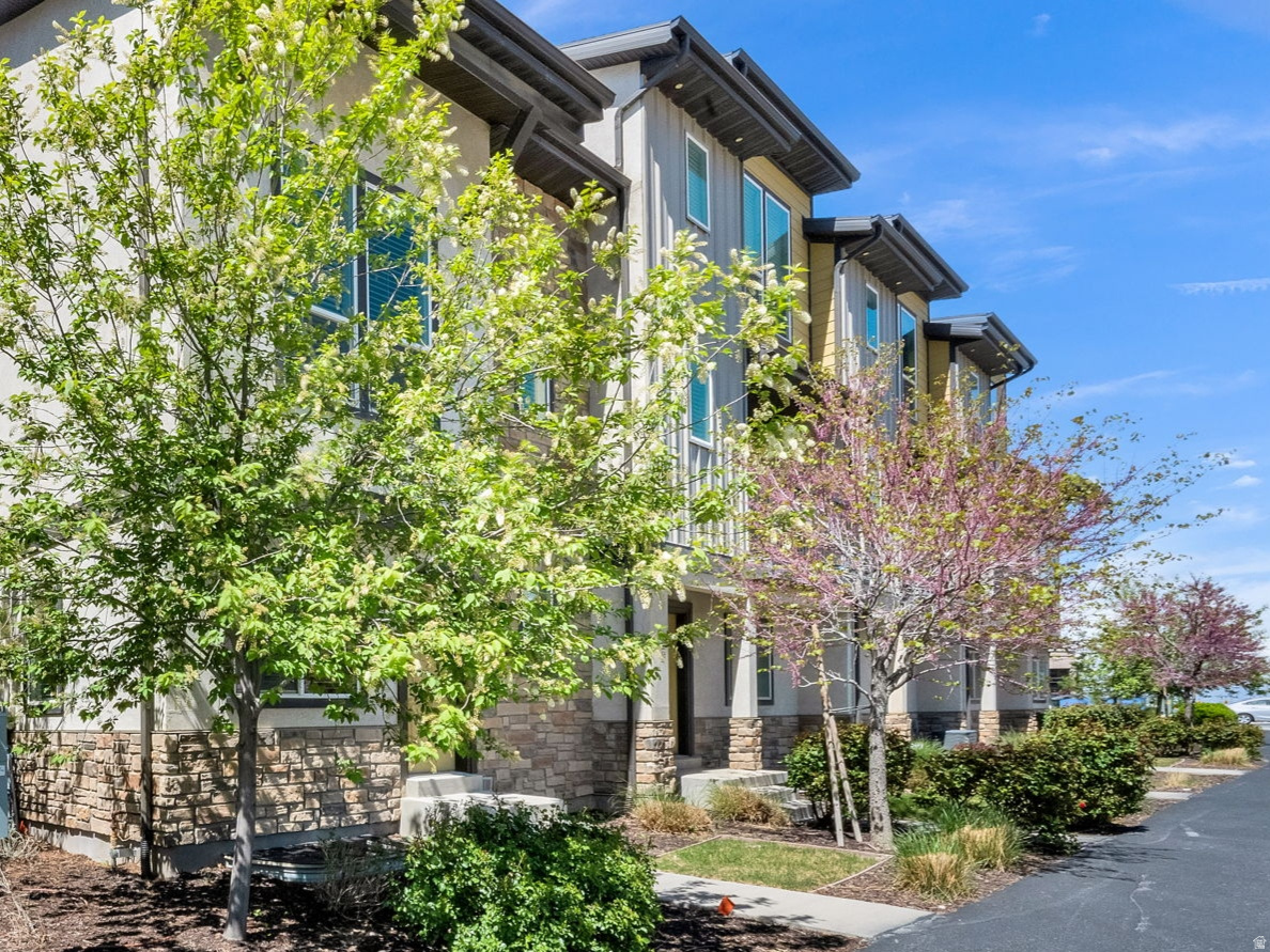 MARKETPLACE IN INDEN - Residential