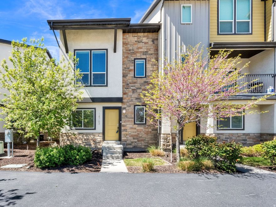 BEAUTIFUL--OPEN FLOOR PLAN--END TOWN HOME UNIT--Huge Windows with Views of East Mountains in "Marketplace at Independence" a highly sought-after subdivision in Bluffdale within walking distance of restaurants, shops and quick access to I15 (literally 2 min to I15).  Great Investment Opportunity with the new development of "The Point" and on the cusp of Draper development and parks.  This is the perfect opportunity for a first-time home buyer or investment property. Open Floor Plan, Big Windows, Granite Countertops, Stainless Steel Appliances.  3 Bedrooms and 3 Baths with unfinished basement for storage or future bedroom/bathroom or family room.  Nice 2 Car Garage.  HOA Covers Internet, Cable, Maintenance, Snow Removal, Playground and Picnic Area.  Vacant and Ready to go-- Move in Now!!