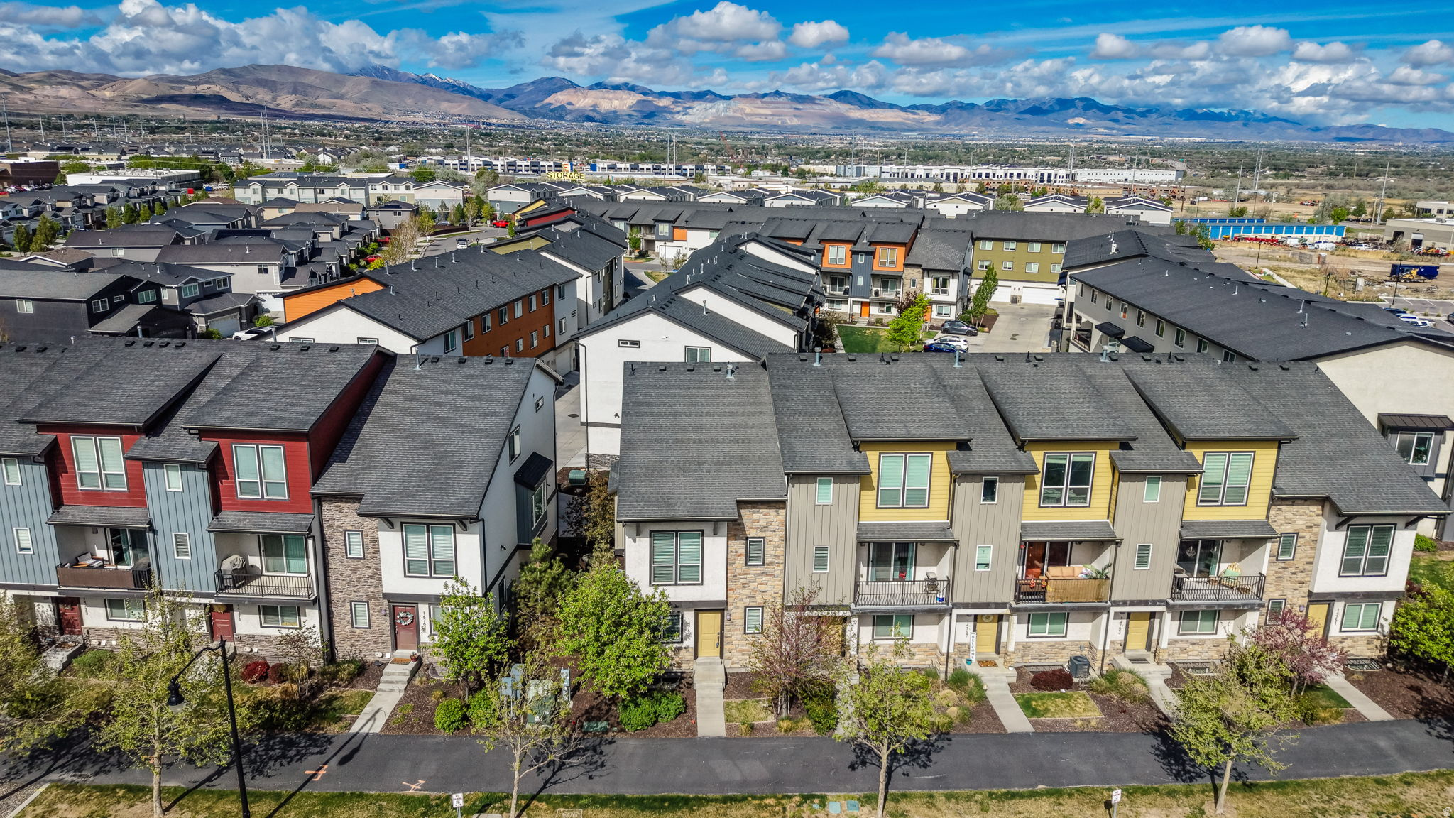 MARKETPLACE IN INDEN - Residential