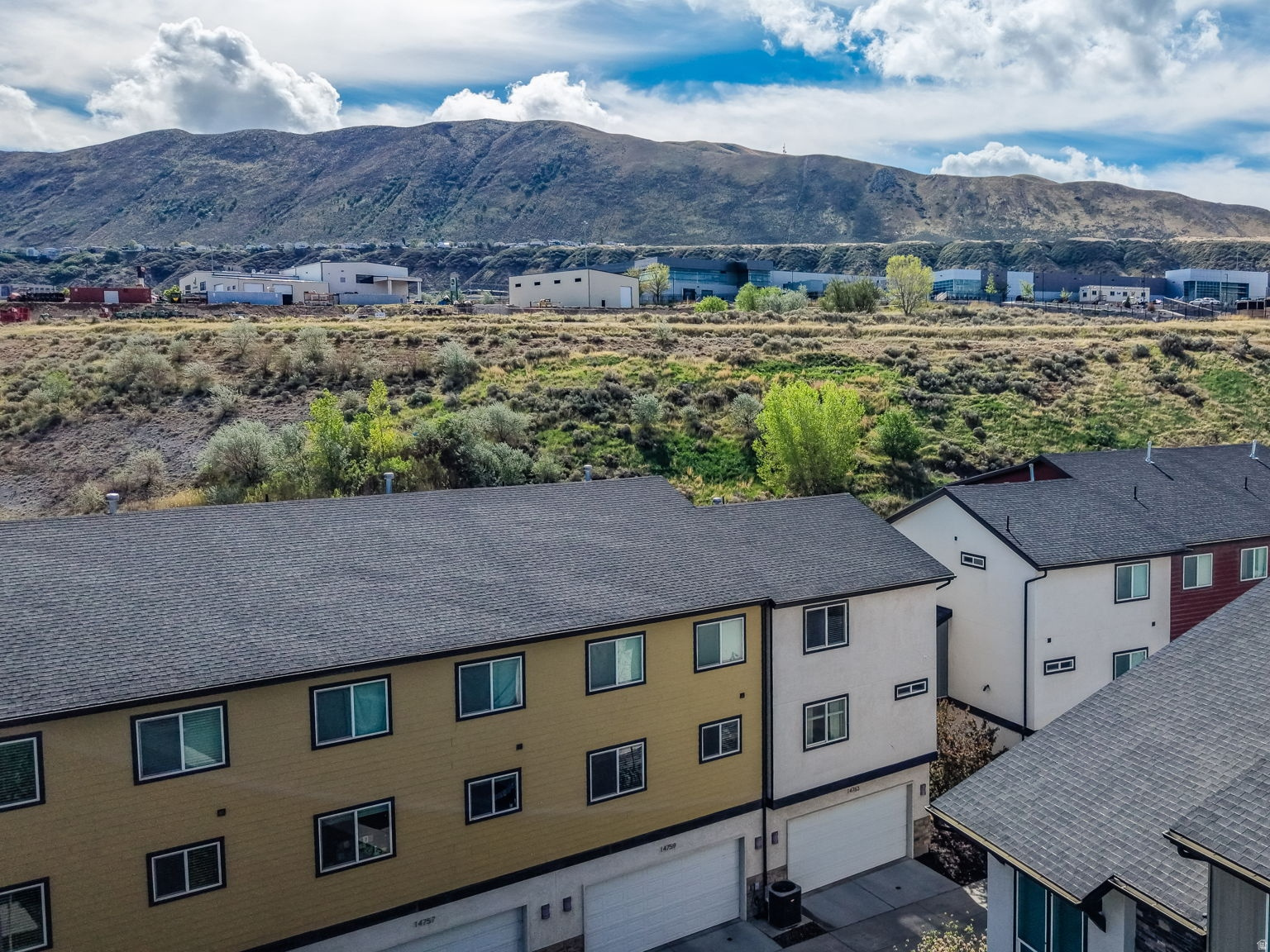 MARKETPLACE IN INDEN - Residential