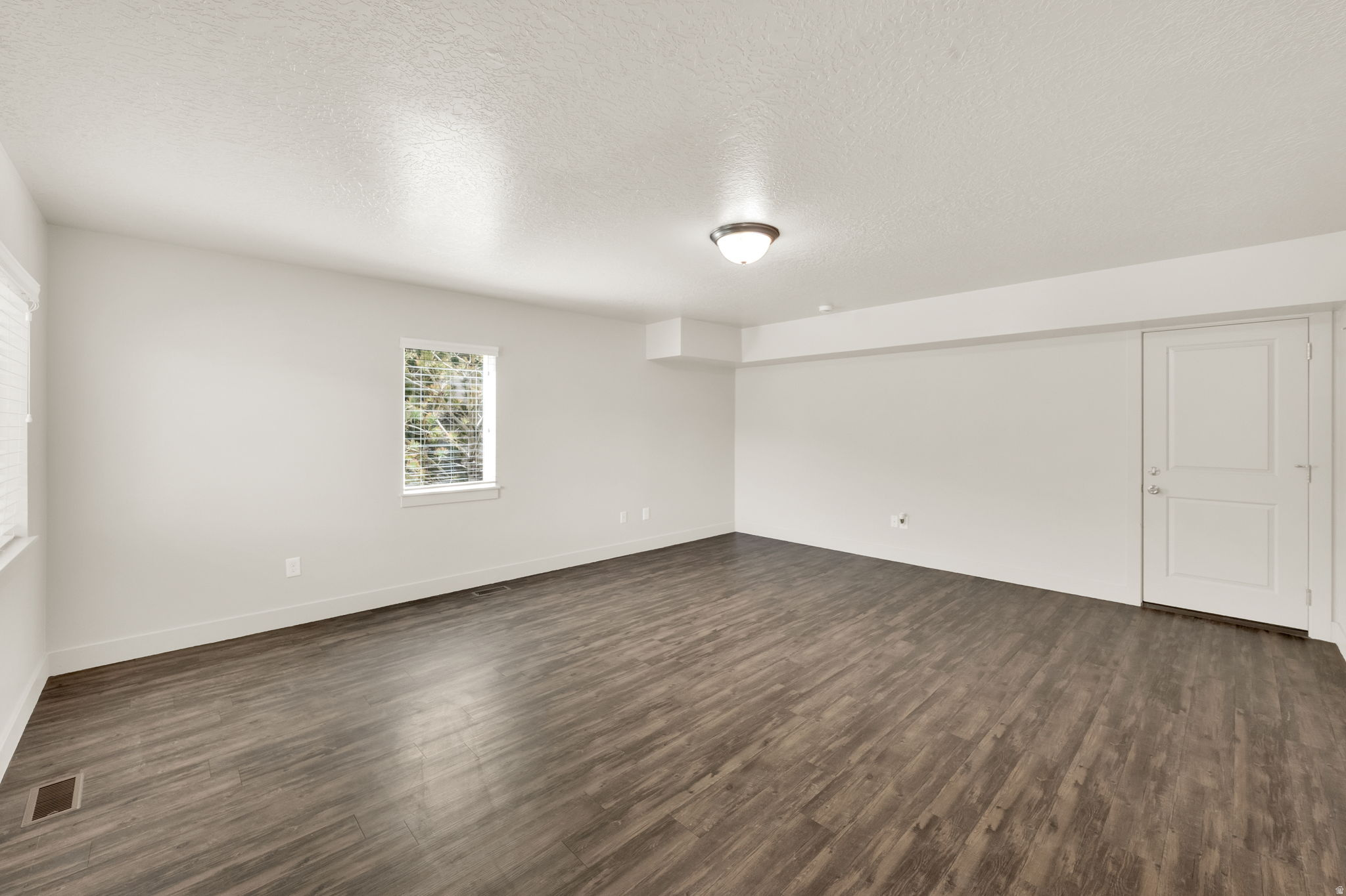 MARKETPLACE IN INDEN - Residential