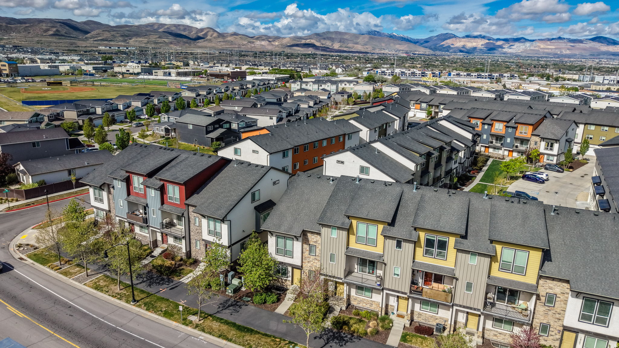 MARKETPLACE IN INDEN - Residential