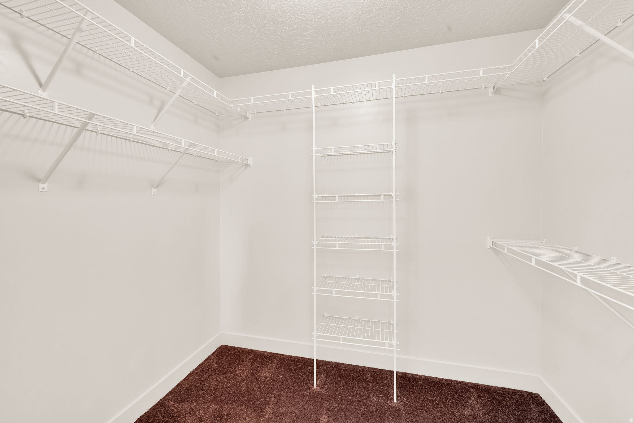 MARKETPLACE IN INDEN - Residential