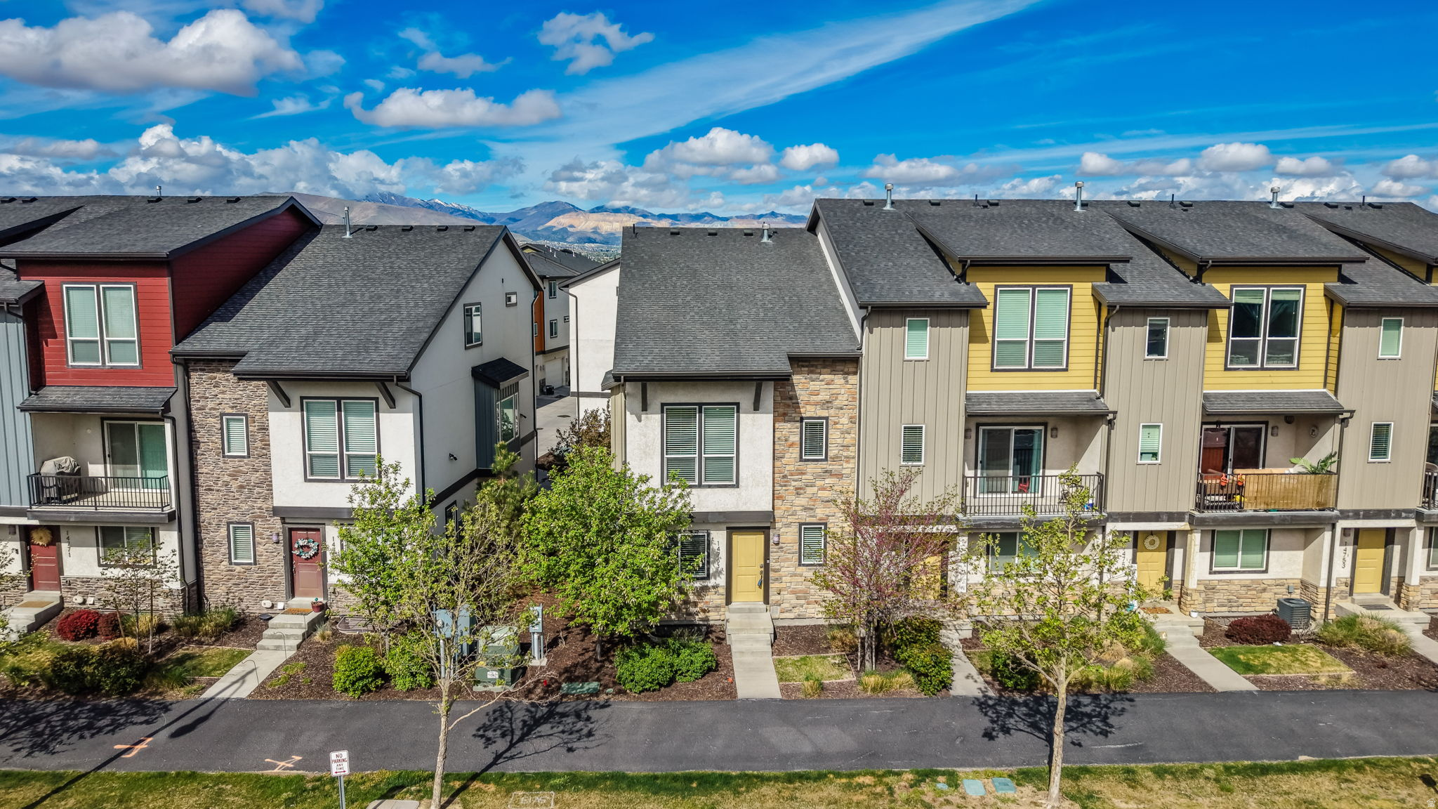 MARKETPLACE IN INDEN - Residential