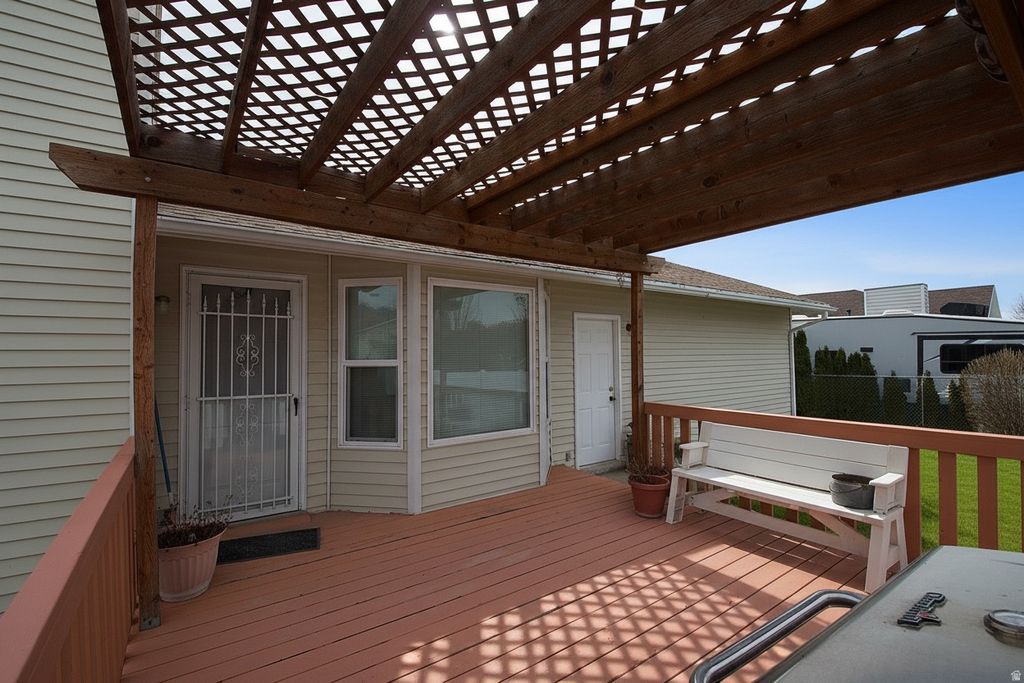 Photo of 820 W 2350 N, Layton, UT 84041 (MLS # 2140498)