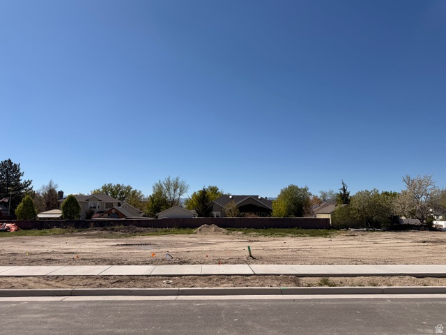 BRAND ESTATES - Land