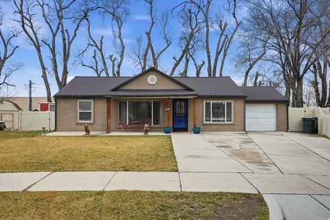 Photo of 180 LAYTON AVE, Salt Lake City, UT 84115 (MLS # 2141617)