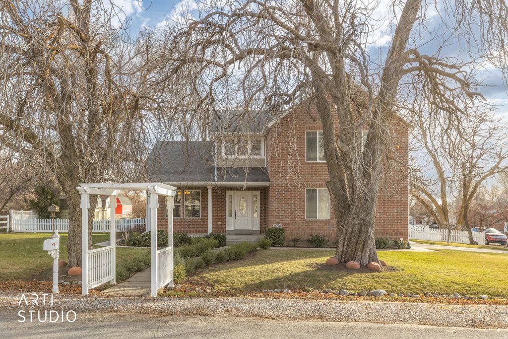 Photo of 285 W CENTER ST, Kaysville, UT 84037 (MLS # 2133895)