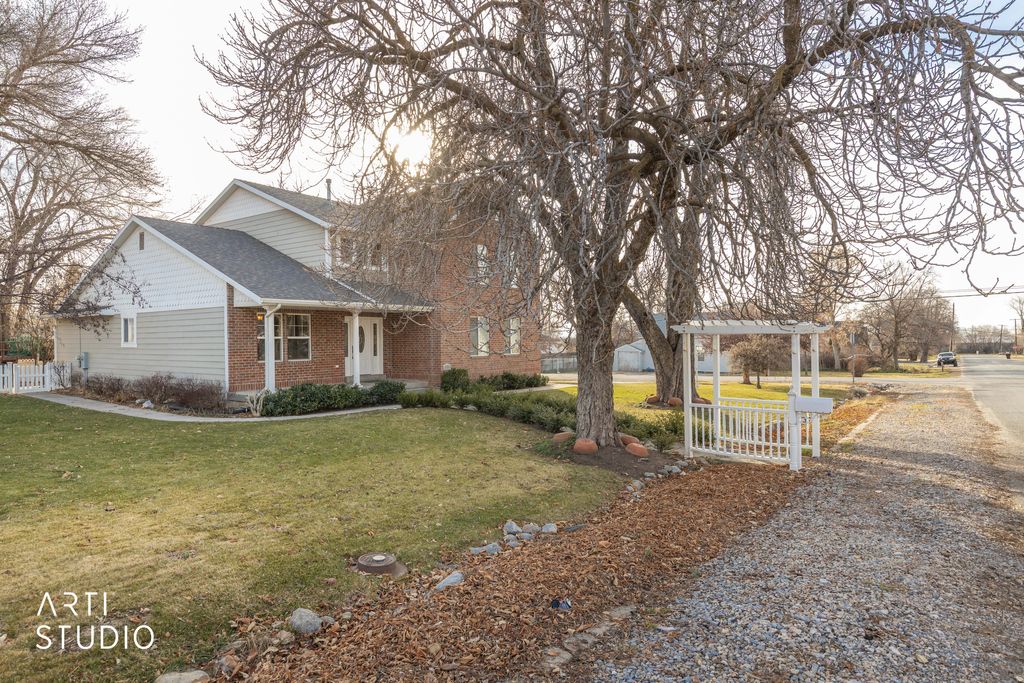 Photo of 285 W CENTER ST, Kaysville, UT 84037 (MLS # 2133895)