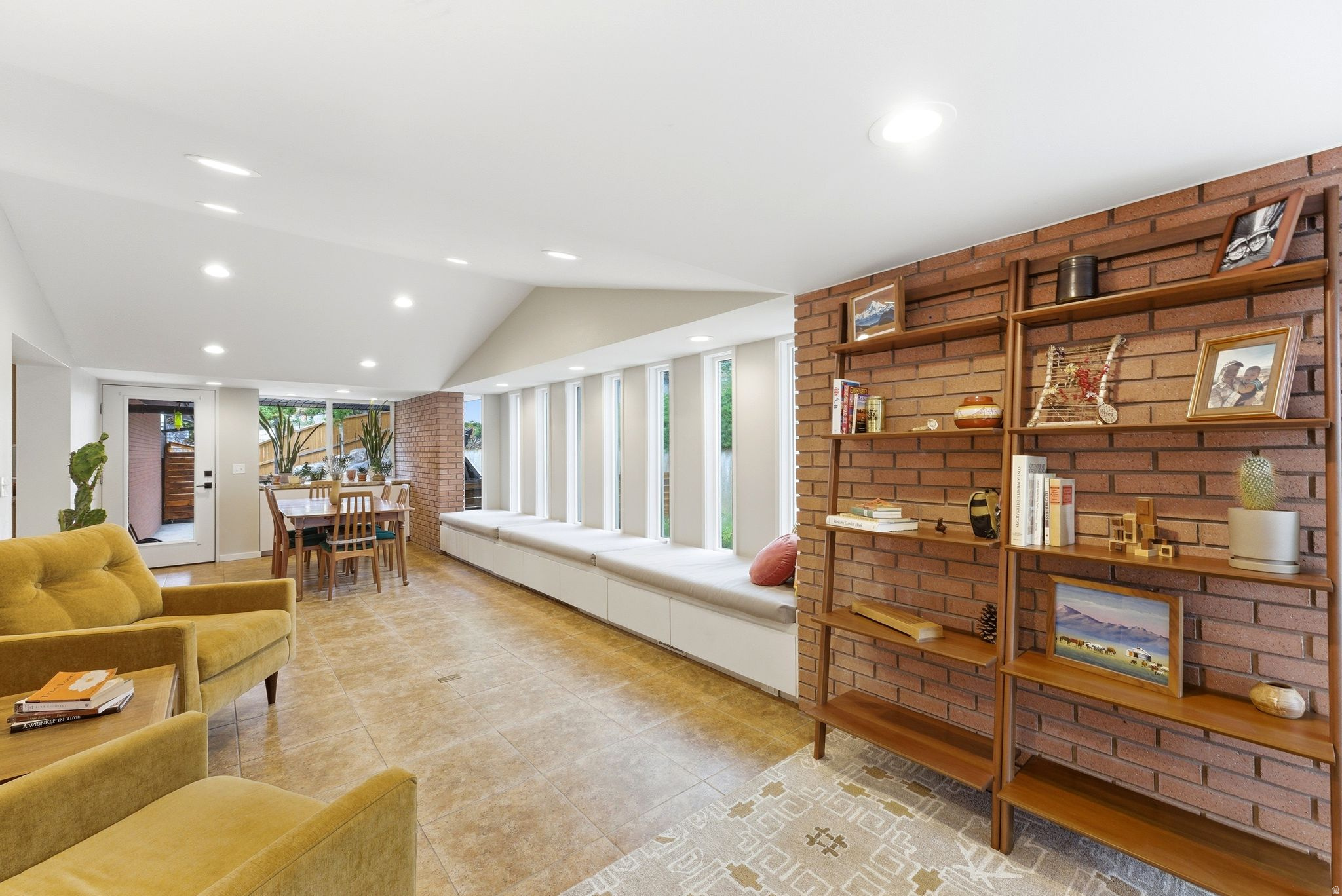 OAKVISTA PARK - Residential