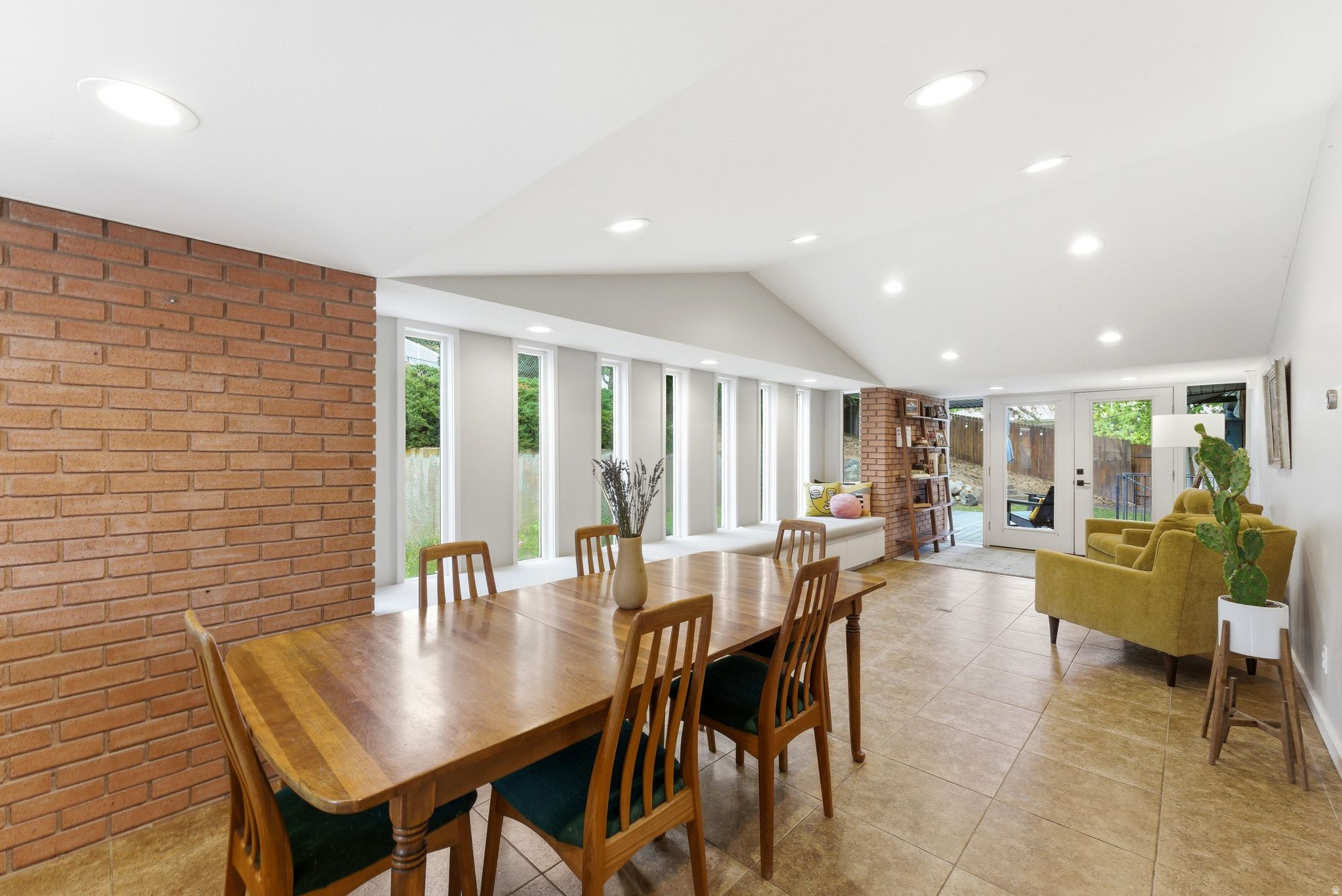 OAKVISTA PARK - Residential