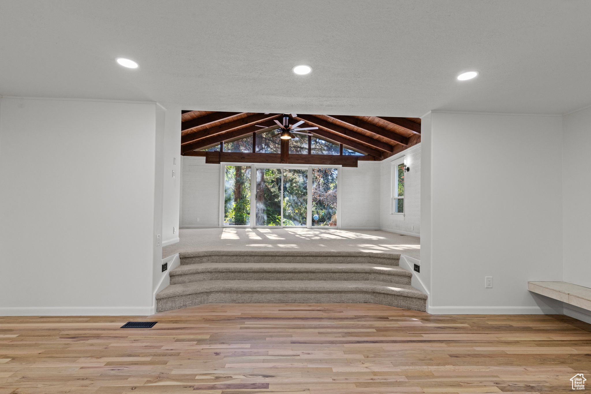 UPLAND TERRA - Residential