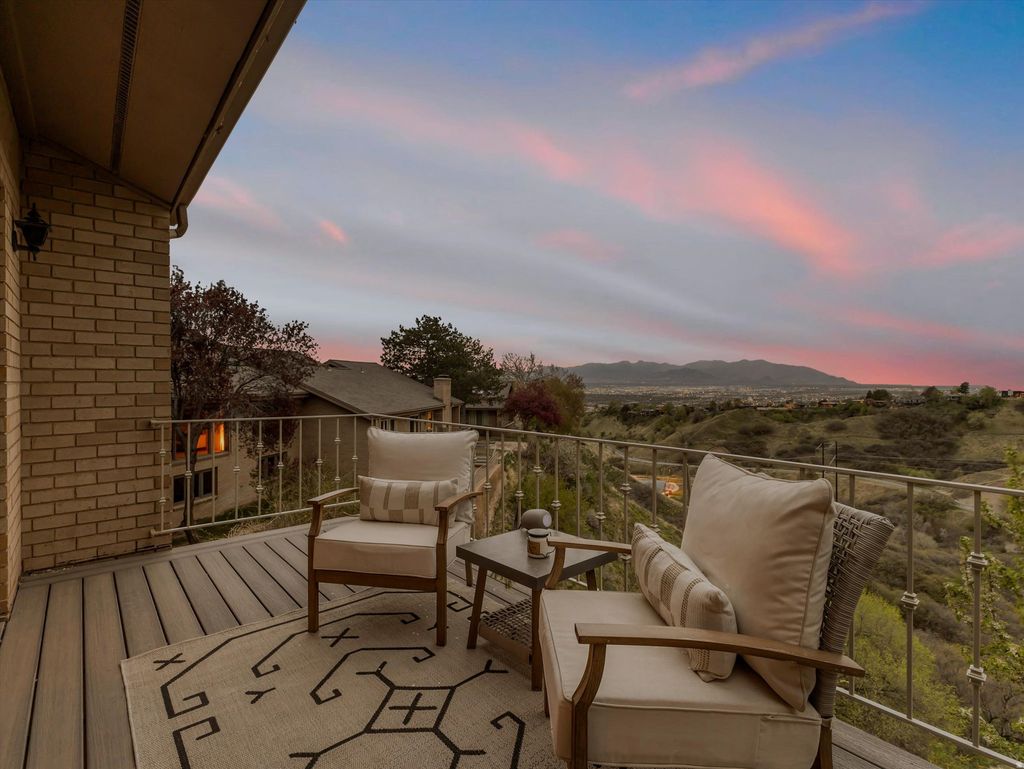 Photo of 835 N GRANDRIDGE CT, Salt Lake City, UT 84103 (MLS # 2147503)