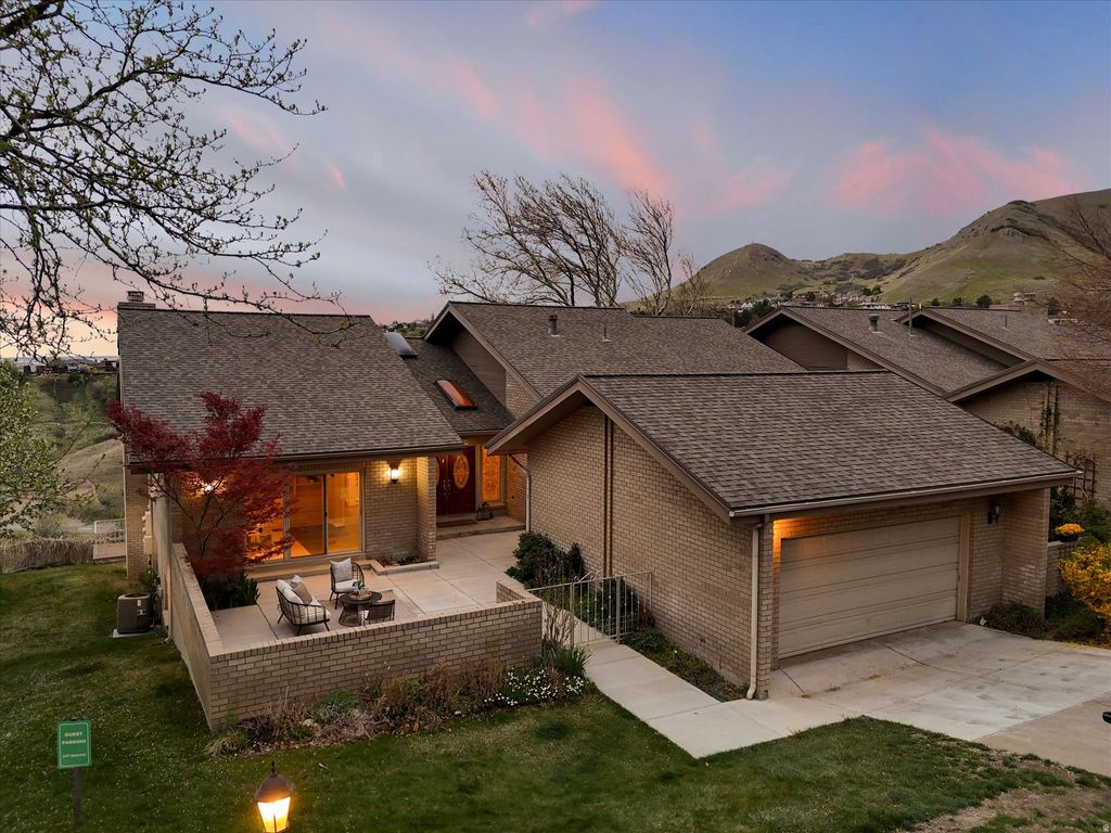 Photo of 835 N GRANDRIDGE CT, Salt Lake City, UT 84103 (MLS # 2147503)