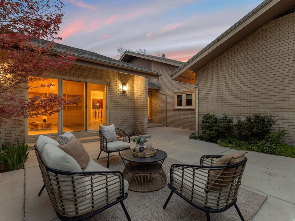 Photo of 835 N GRANDRIDGE CT, Salt Lake City, UT 84103 (MLS # 2147503)