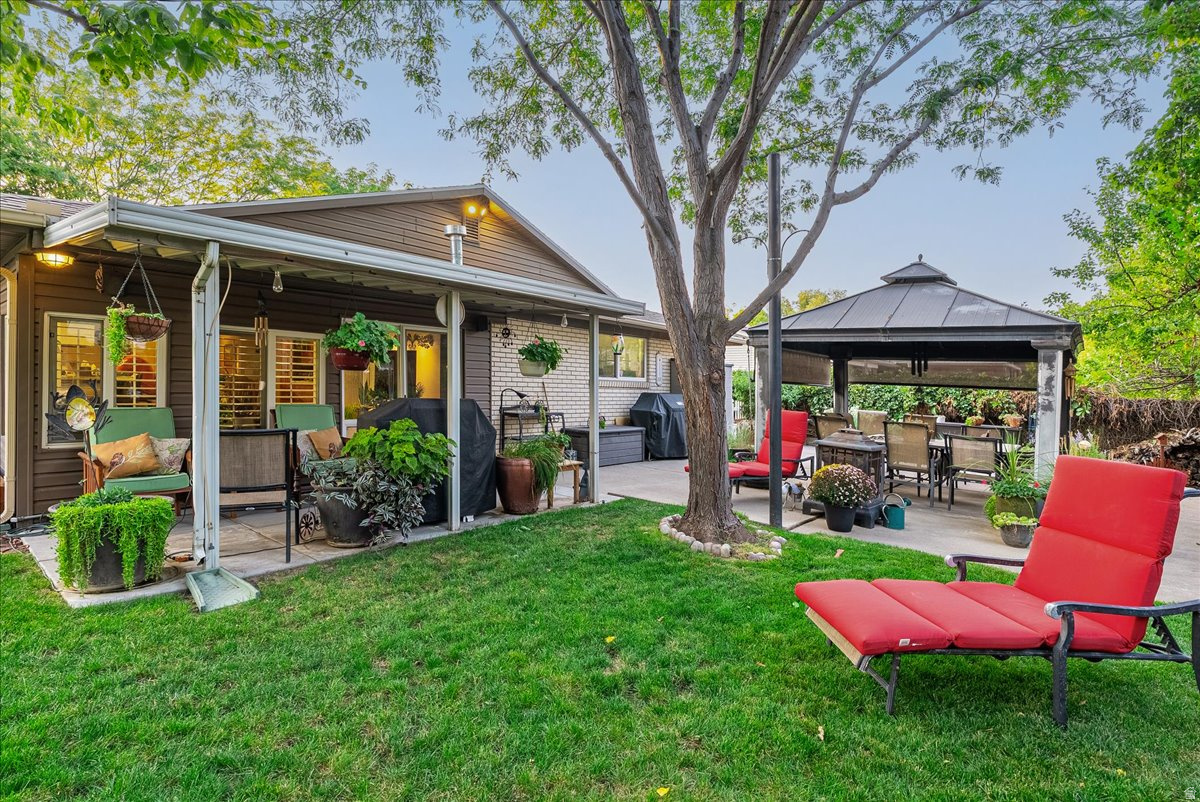 HOMESTEAD COURT - Residential