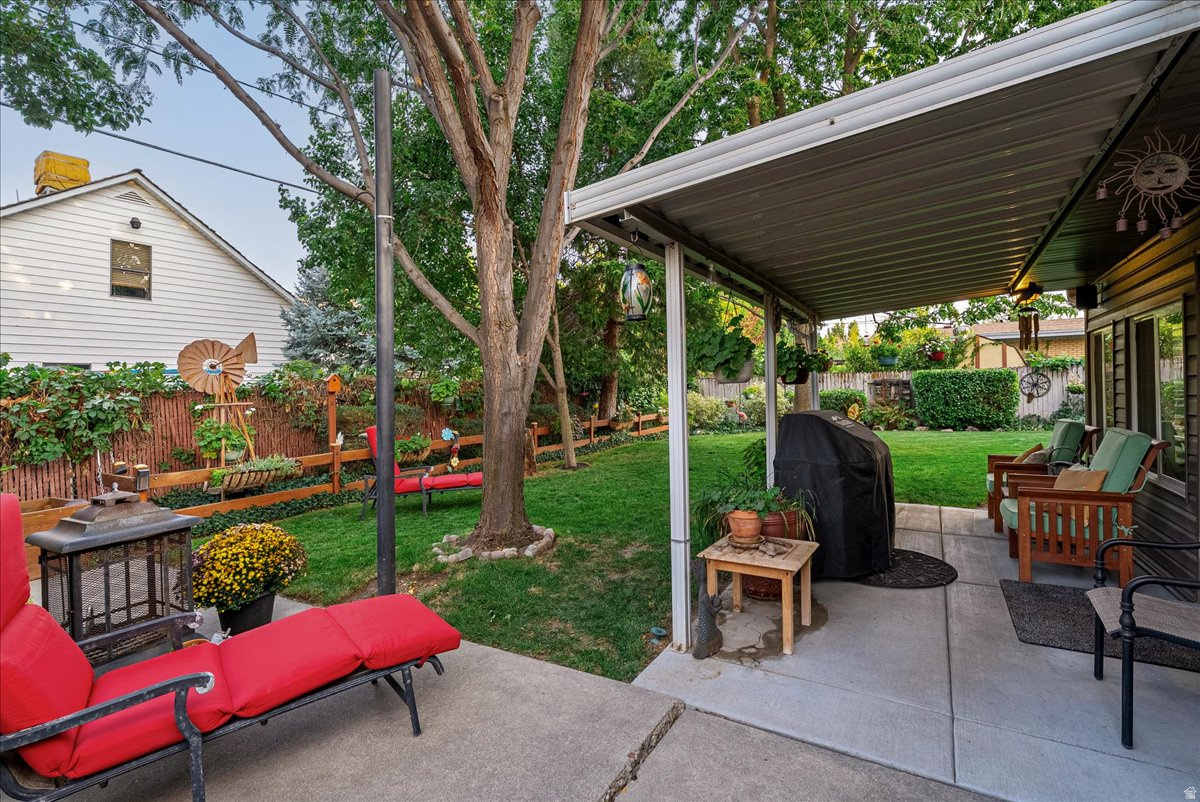 HOMESTEAD COURT - Residential